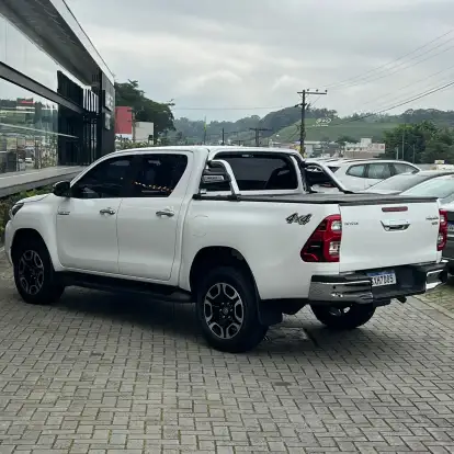 TOYOTA-HILUX-2024