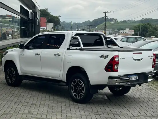 TOYOTA-HILUX-2.8 D-4D TURBO DIESEL CD SRV 4X4 AUTOMÁTICO TOYOTA-HILUX-2024