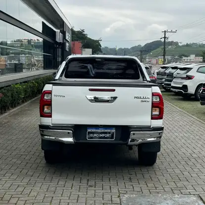 TOYOTA-HILUX-2024