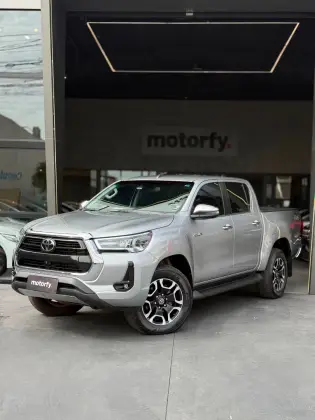 TOYOTA HILUX 2.8 D-4D TURBO DIESEL CD SRX 4X4 AUTOMÁTICO