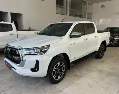 TOYOTA HILUX 2.8 D-4D TURBO DIESEL CD SRX 4X4 AUTOMÁTICO TOYOTA HILUX 2.8 D-4D TURBO DIESEL CD SRX 4X4 AUTOMÁTICO