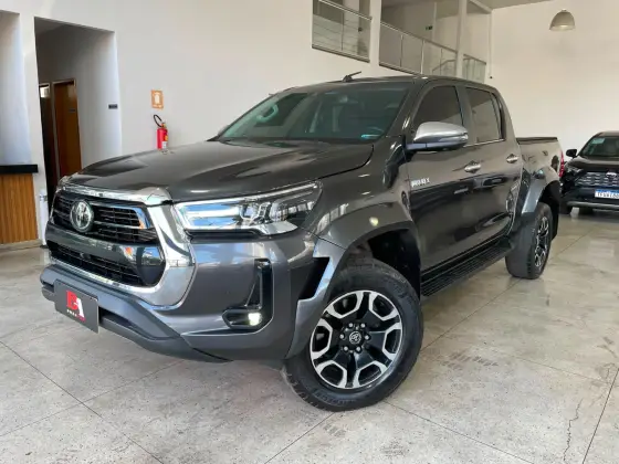 TOYOTA HILUX 2.8 D-4D TURBO DIESEL CD SRX 4X4 AUTOMÁTICO