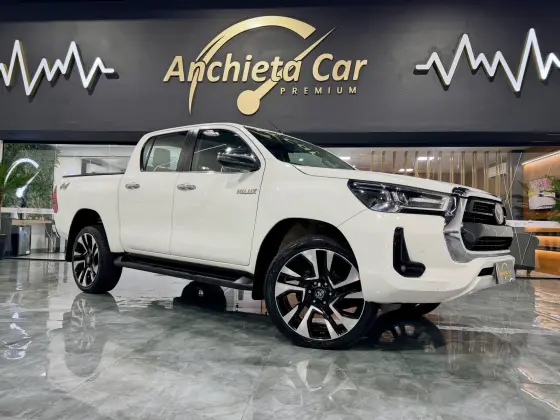 TOYOTA HILUX 2.8 D-4D TURBO DIESEL CD SRX 4X4 AUTOMÁTICO