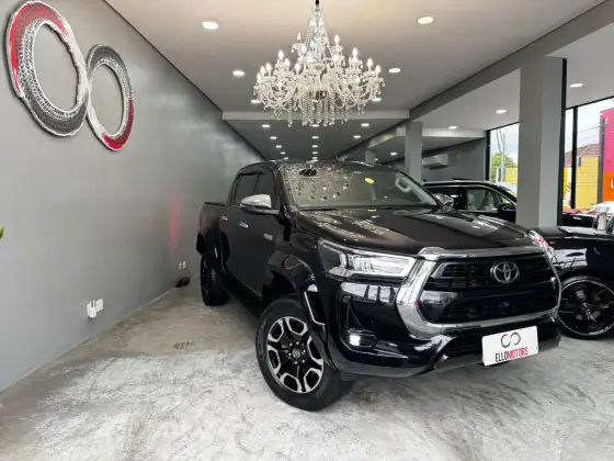 TOYOTA HILUX 2.8 D-4D TURBO DIESEL CD SRX PLUS 4X4 AUTOMÁTICO