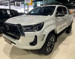 TOYOTA HILUX 2.8 D-4D TURBO DIESEL CD SRX PLUS 4X4 AUTOMÁTICO TOYOTA HILUX 2.8 D-4D TURBO DIESEL CD SRX PLUS 4X4 AUTOMÁTICO