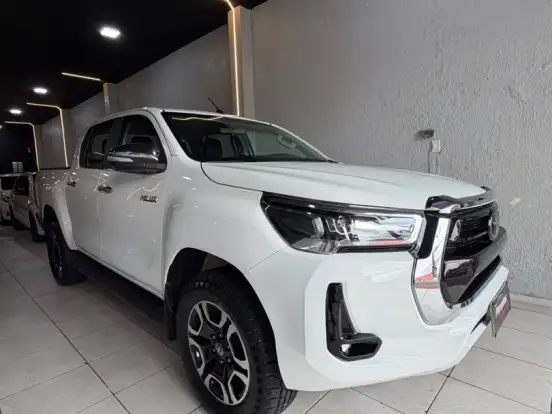 TOYOTA-HILUX-2.8 SRX 4X4 CD 16V DIESEL 4P AUTOMÁTICO TOYOTA-HILUX-2016