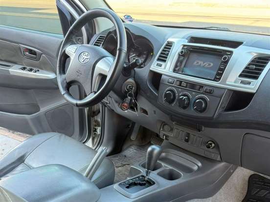 TOYOTA-HILUX-2012