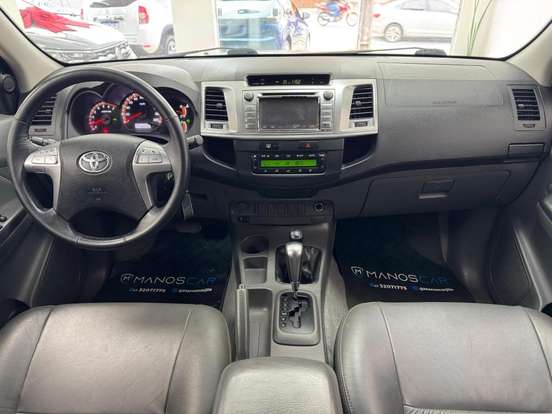 TOYOTA-HILUX-2015