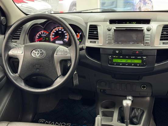 TOYOTA-HILUX-2015