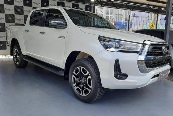 TOYOTA HILUX 2.8 D-4D TURBO DIESEL CD GR-S 4X4 AUTOMÁTICO