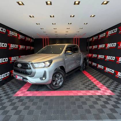 TOYOTA HILUX 2.8 D-4D TURBO DIESEL CD SR 4X4 AUTOMÁTICO