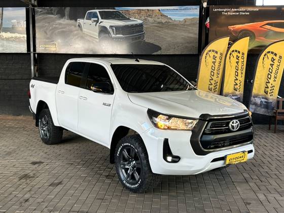 TOYOTA HILUX 2.8 D-4D TURBO DIESEL CD SR 4X4 AUTOMÁTICO