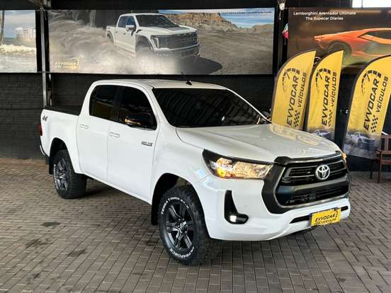 TOYOTA-HILUX-2022