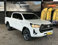 TOYOTA HILUX 2.8 D-4D TURBO DIESEL CD SR 4X4 AUTOMÁTICO TOYOTA HILUX 2.8 D-4D TURBO DIESEL CD SR 4X4 AUTOMÁTICO