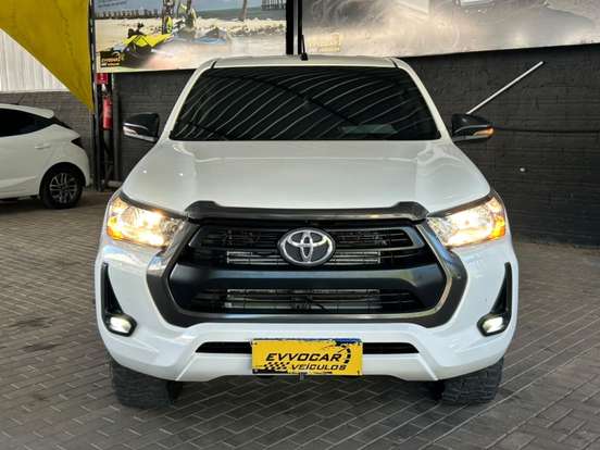 TOYOTA-HILUX-2.8 D-4D TURBO DIESEL CD SR 4X4 AUTOMÁTICO TOYOTA-HILUX-2022