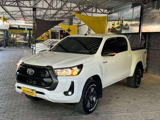 TOYOTA-HILUX-2022