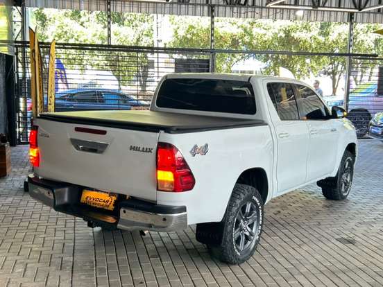 TOYOTA-HILUX-2022