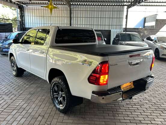 TOYOTA-HILUX-2022