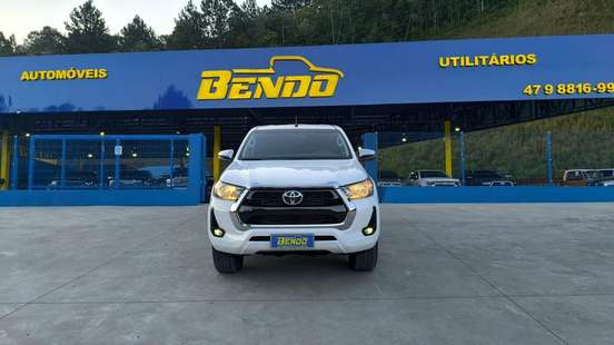 TOYOTA-HILUX-2023