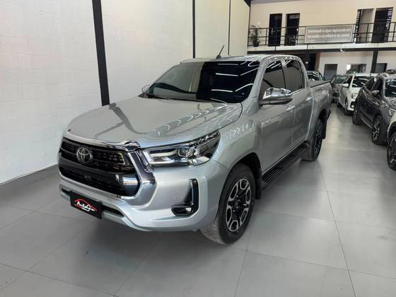 TOYOTA HILUX 2.8 D-4D TURBO DIESEL CD SRX 4X4 AUTOMÁTICO
