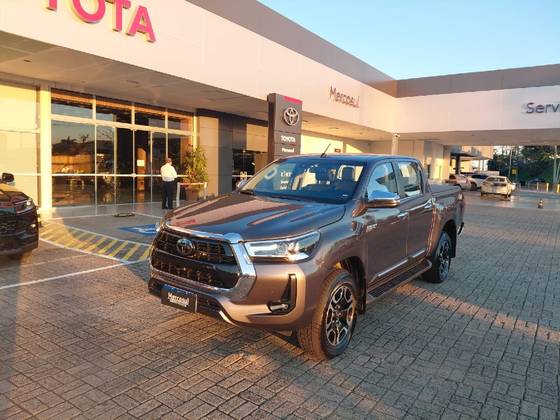 TOYOTA HILUX 2.8 D-4D TURBO DIESEL CD SRX 4X4 AUTOMÁTICO