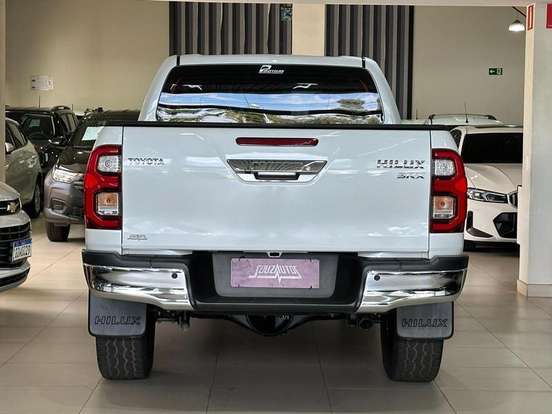 TOYOTA-HILUX-2022