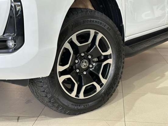 TOYOTA-HILUX-2.8 D-4D TURBO DIESEL CD SRX 4X4 AUTOMÁTICO TOYOTA-HILUX-2022