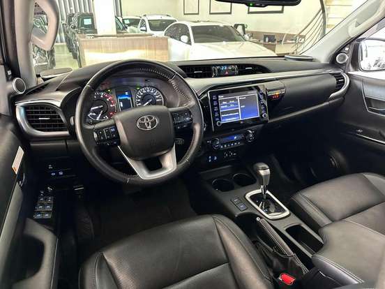 TOYOTA-HILUX-2.8 D-4D TURBO DIESEL CD SRX 4X4 AUTOMÁTICO TOYOTA-HILUX-2022