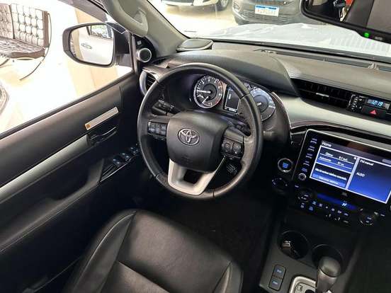 TOYOTA-HILUX-2.8 D-4D TURBO DIESEL CD SRX 4X4 AUTOMÁTICO TOYOTA-HILUX-2022