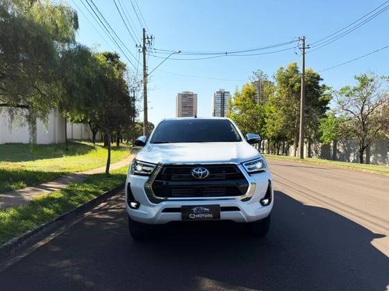 TOYOTA HILUX 2.8 D-4D TURBO DIESEL CD SRX 4X4 AUTOMÁTICO