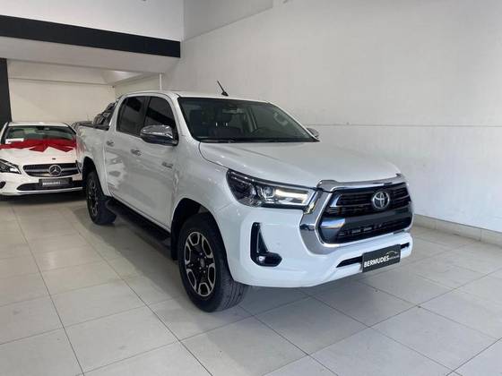 TOYOTA HILUX 2.8 D-4D TURBO DIESEL CD SRX 4X4 AUTOMÁTICO