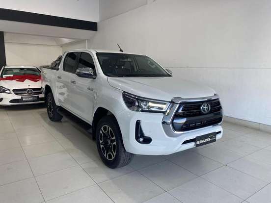 TOYOTA-HILUX-2.8 D-4D TURBO DIESEL CD SRX 4X4 AUTOMÁTICO TOYOTA-HILUX-2023