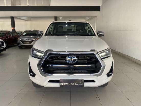 TOYOTA-HILUX-2.8 D-4D TURBO DIESEL CD SRX 4X4 AUTOMÁTICO TOYOTA-HILUX-2023