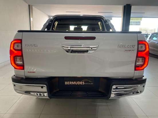 TOYOTA-HILUX-2.8 D-4D TURBO DIESEL CD SRX 4X4 AUTOMÁTICO TOYOTA-HILUX-2023