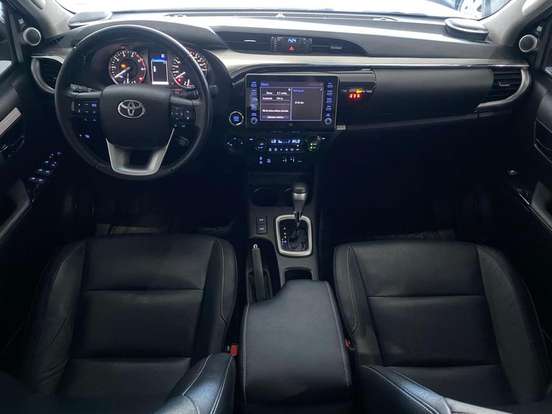 TOYOTA-HILUX-2023