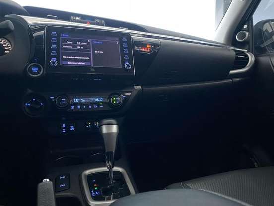 TOYOTA-HILUX-2023