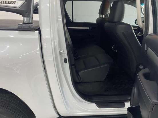 TOYOTA-HILUX-2023
