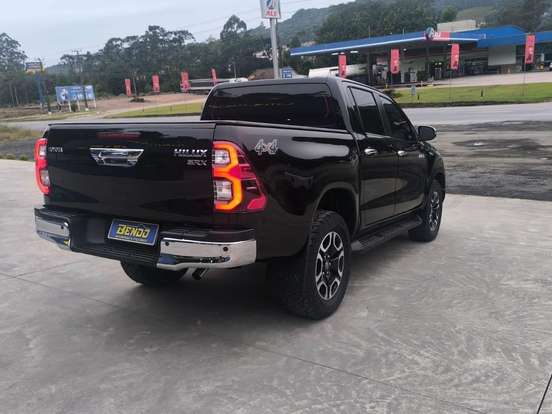 TOYOTA-HILUX-2.8 D-4D TURBO DIESEL CD SRX 4X4 AUTOMÁTICO TOYOTA-HILUX-2021