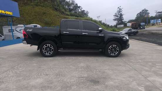 TOYOTA-HILUX-2021