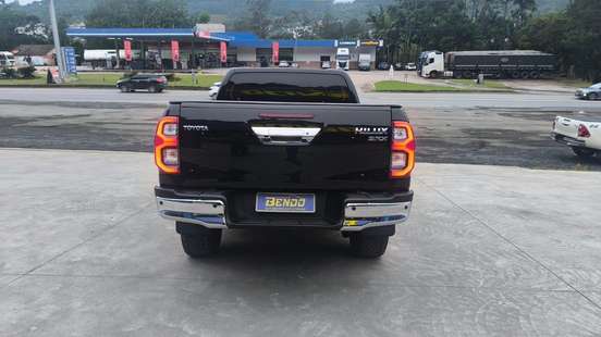 TOYOTA-HILUX-2021