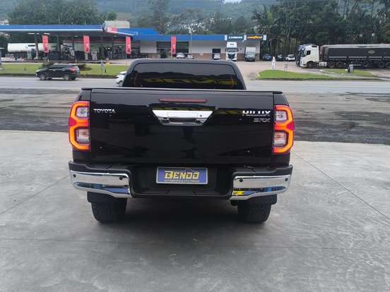 TOYOTA-HILUX-2.8 D-4D TURBO DIESEL CD SRX 4X4 AUTOMÁTICO TOYOTA-HILUX-2021