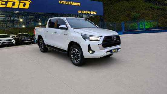 TOYOTA-HILUX-2021