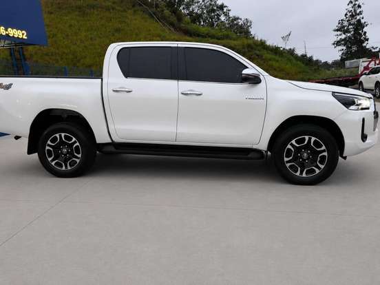 TOYOTA-HILUX-2.8 D-4D TURBO DIESEL CD SRX 4X4 AUTOMÁTICO TOYOTA-HILUX-2021