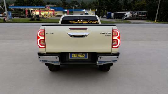 TOYOTA-HILUX-2021