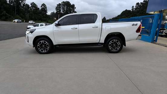 TOYOTA-HILUX-2.8 D-4D TURBO DIESEL CD SRX 4X4 AUTOMÁTICO TOYOTA-HILUX-2021