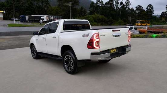TOYOTA-HILUX-2021