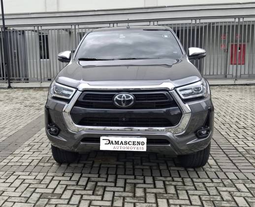 TOYOTA HILUX 2.8 D-4D TURBO DIESEL CD SRX 4X4 AUTOMÁTICO