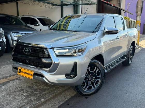 TOYOTA HILUX 2.8 D-4D TURBO DIESEL CD SRX LIMITED 4X4 AUTOMÁTICO