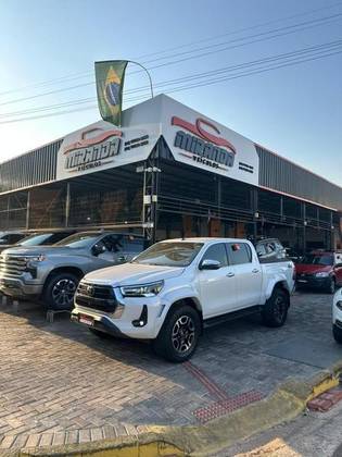 TOYOTA HILUX 2.8 D-4D TURBO DIESEL CD SRX PLUS 4X4 AUTOMÁTICO