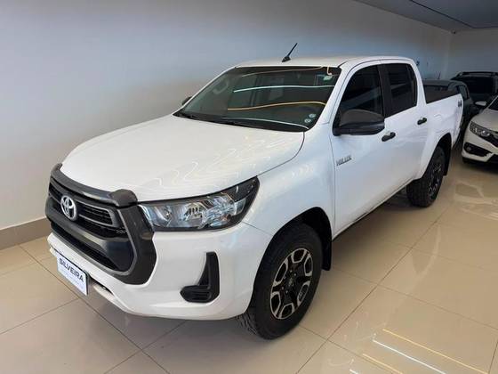 TOYOTA HILUX 2.8 D-4D TURBO DIESEL CHASSI 4X4 MANUAL